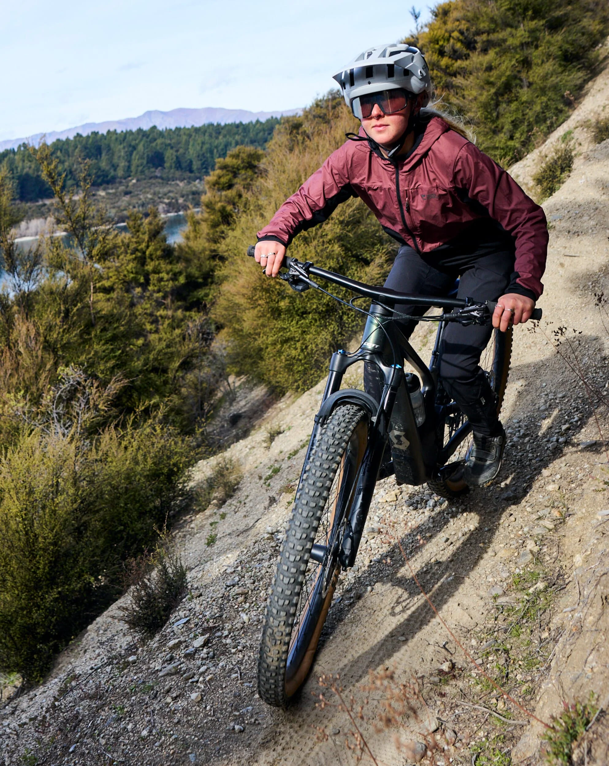 Diversion Merino Wind Jacket - Coffee / Black | Women's Jacket - Image 7