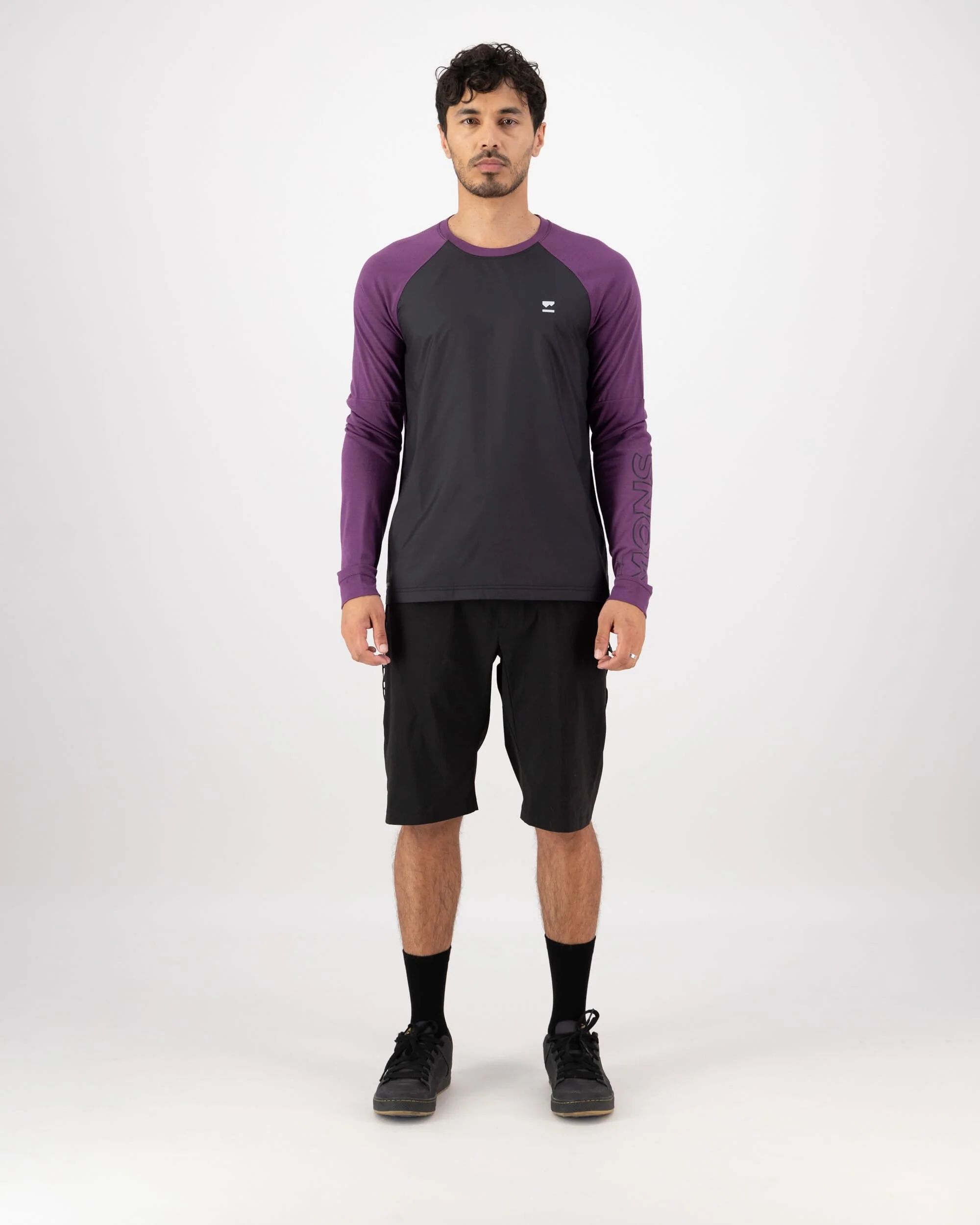Tarn Merino Bike Wind Jersey - Black / Boysenberry - Image 4
